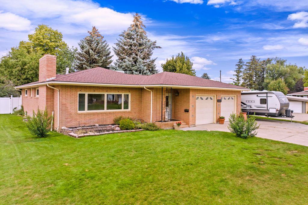 Home at 2212 Beech Drive, Great Falls, MT